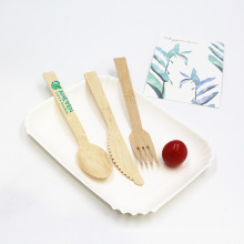 Los cubiertos biodegradables del servicio de mesa fijan el sistema de bambú del cuchillo de la cuchara de la bifurcación de los cubiertos de bambú portátiles